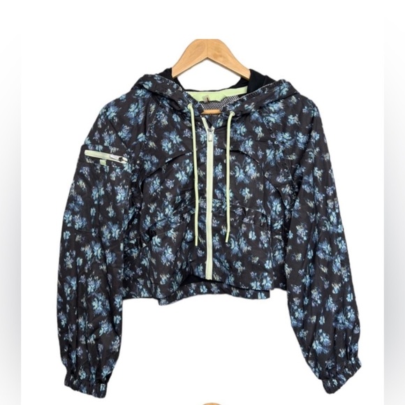 NEW FREE PEOPLE||FP MOVEMENT BREAK MY HEART WARM UP HOODED JACKET oversi… - Picture 3 of 9